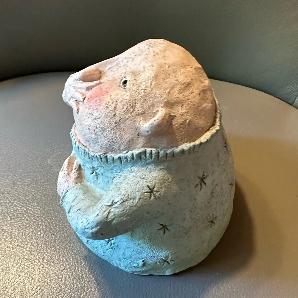 Whimsical, funny plaster-like bathroom shelf decor. - Picture 4 of 5